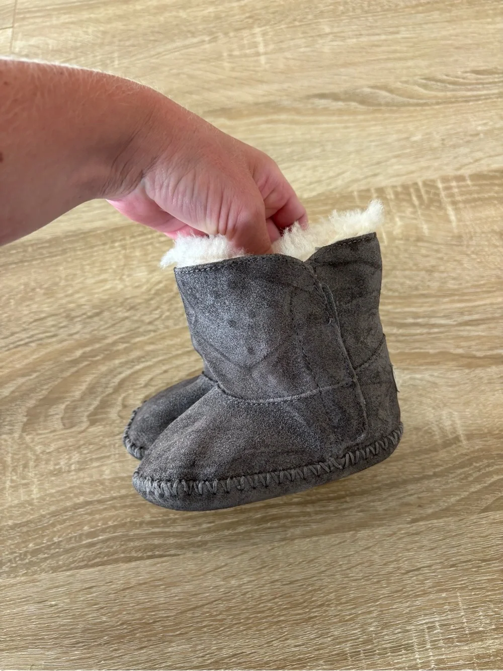 UGG Caden baby boots size 2/3